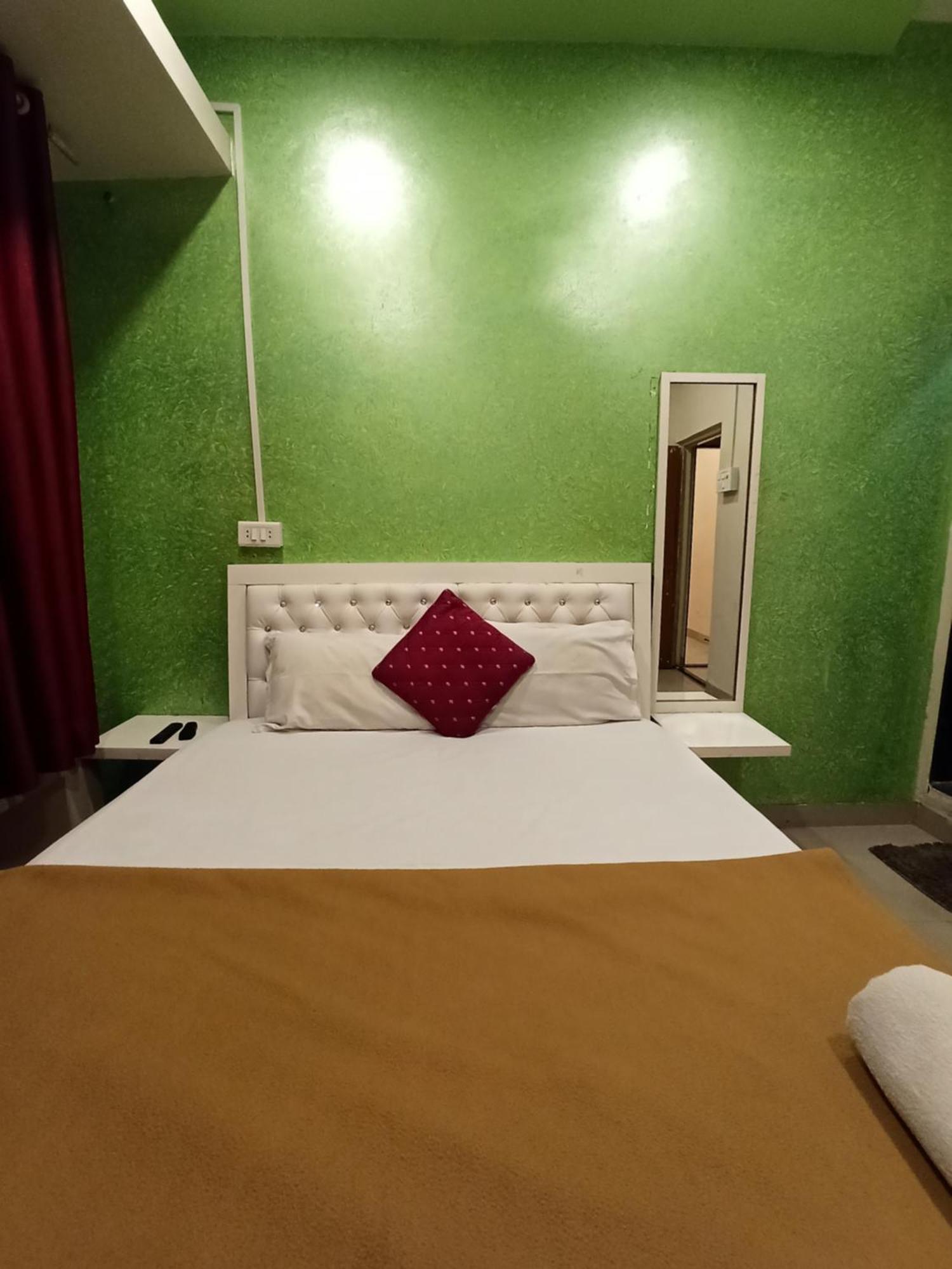Malwade Motel Πούνε Εξωτερικό φωτογραφία