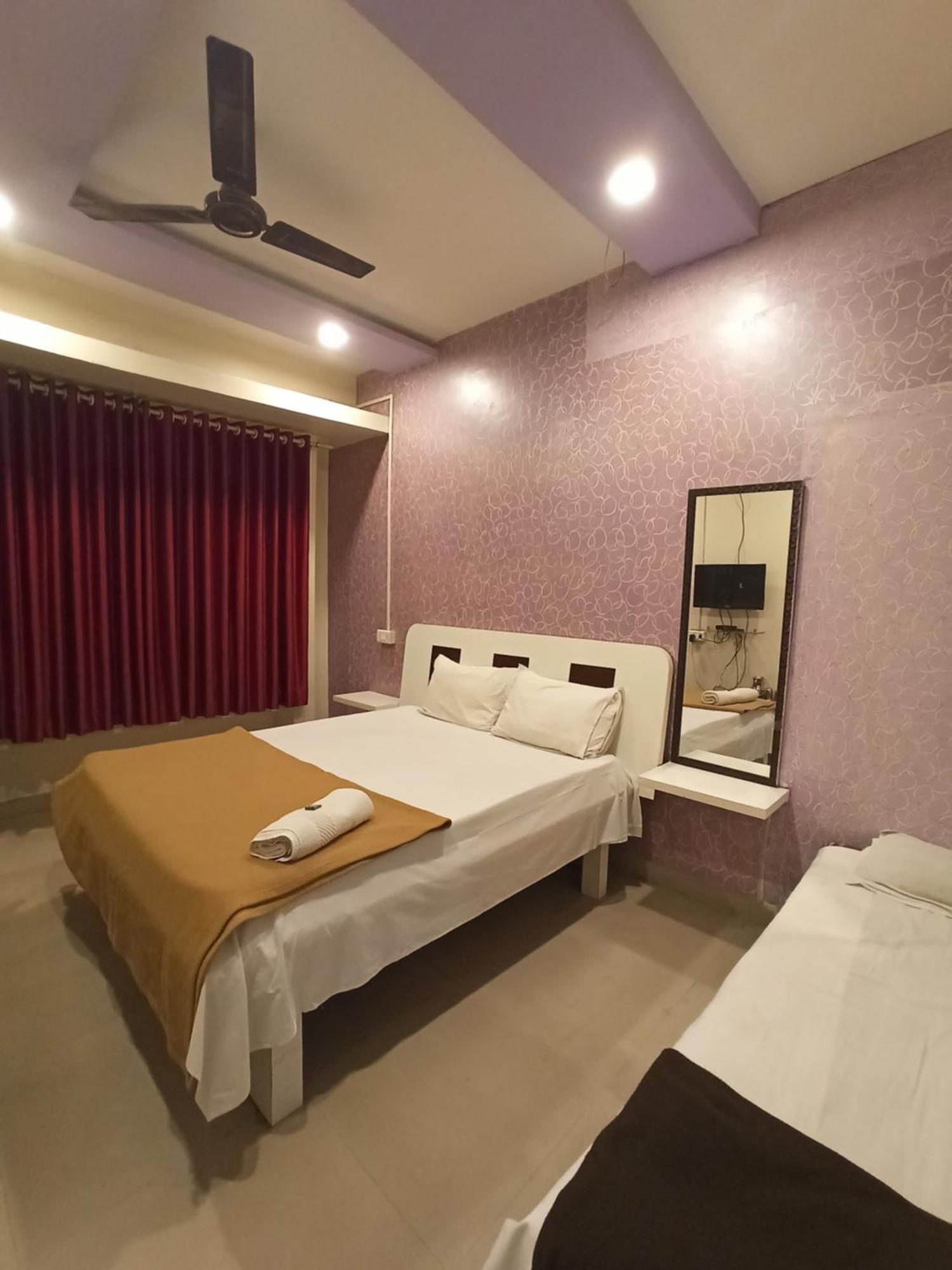 Malwade Motel Πούνε Εξωτερικό φωτογραφία