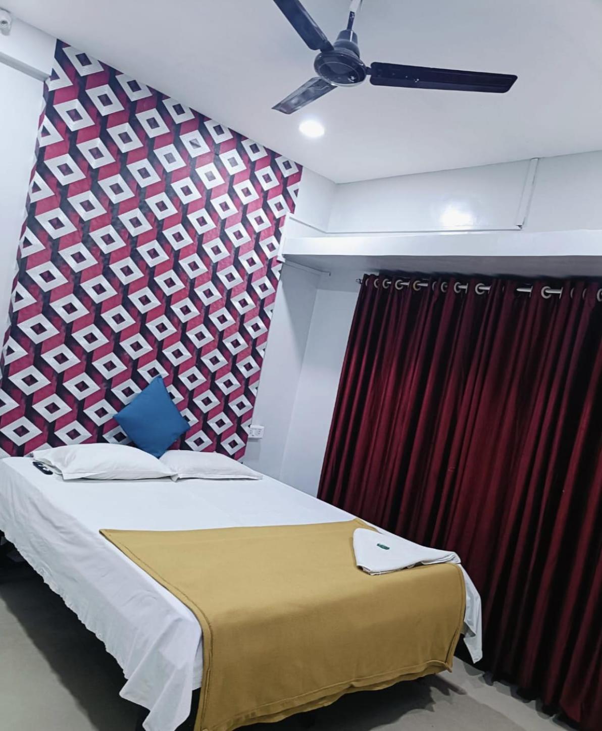 Malwade Motel Πούνε Εξωτερικό φωτογραφία
